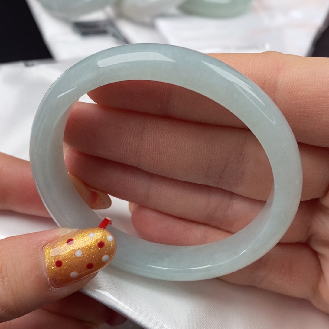 翡翠手镯未镶嵌牛***满54.4贵妃