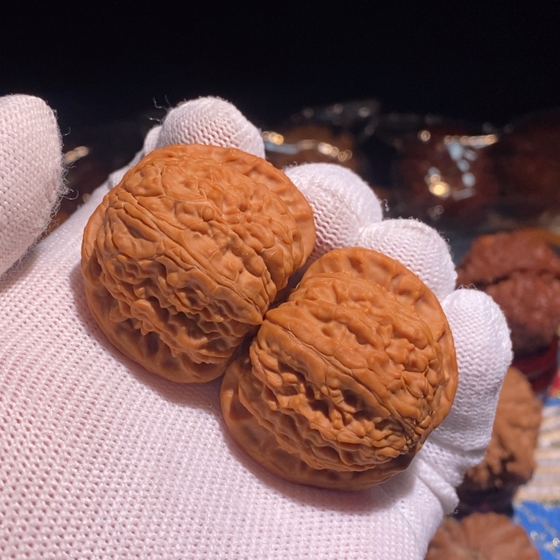 润***爸文玩核桃吊坠白狮子