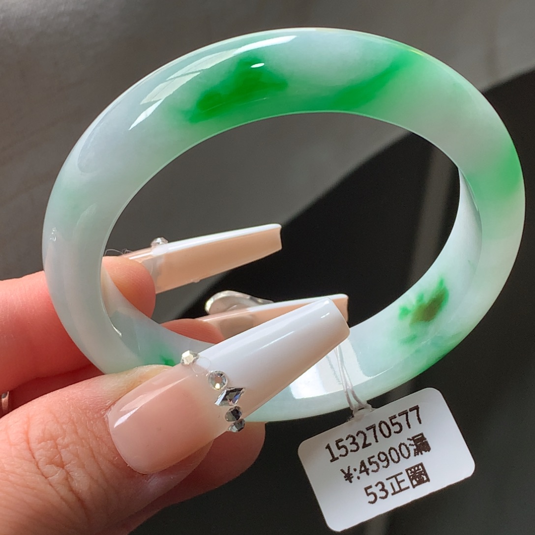 翡翠手镯未镶嵌辣绿飘花正圈（有纹）