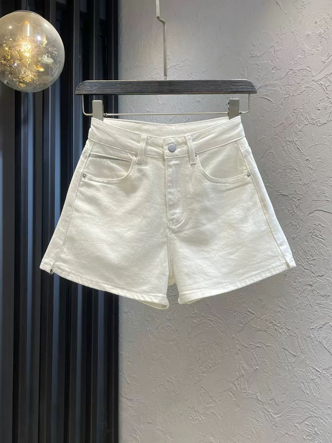 马户-白色印花牛仔短裤-W009