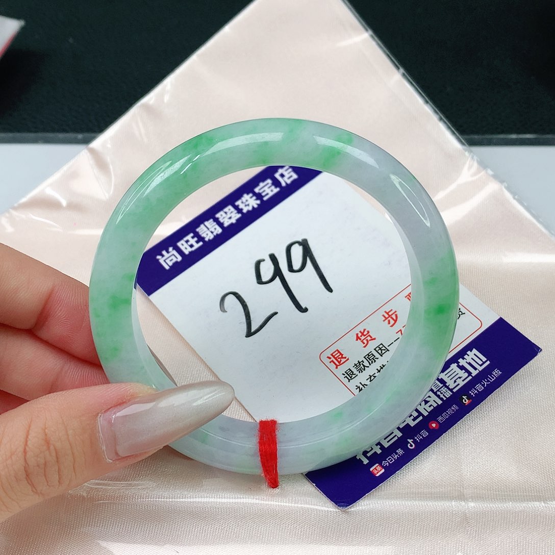 翡翠手镯未镶嵌翡翠12