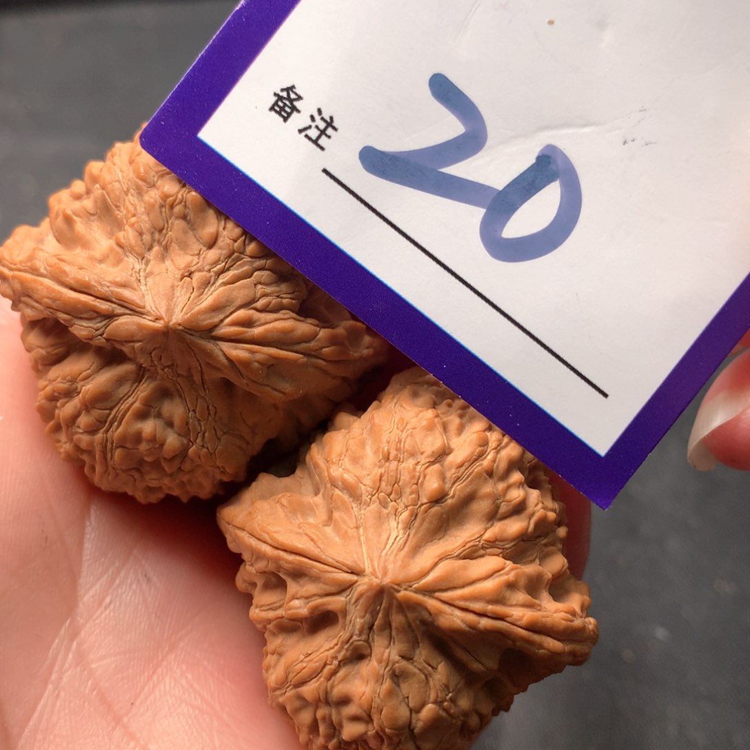 文玩核桃吊坠和尚头