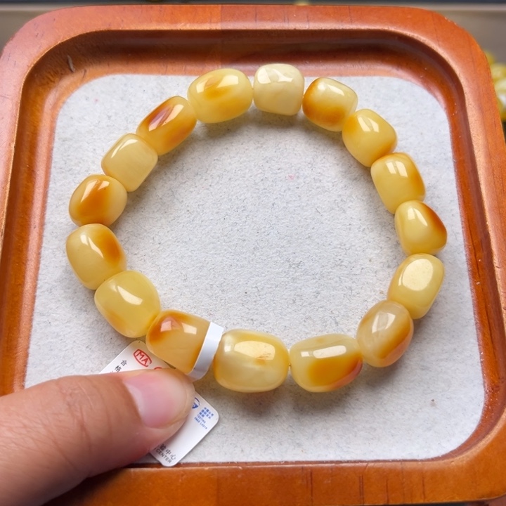 琥珀未镶嵌珠宝奇石M159号10.8+沁色随型