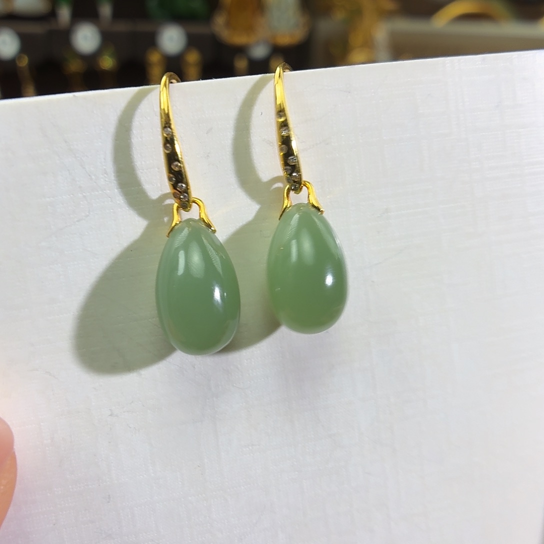 颈饰18K金镶嵌和田玉