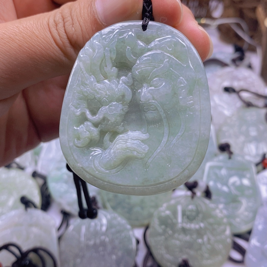 翡翠颈饰未镶嵌翡翠