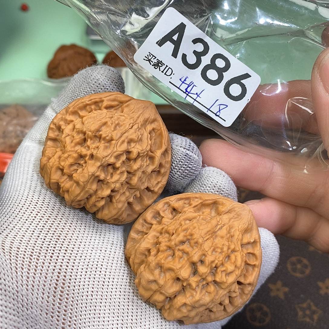 桃核把件官帽44加尺。      