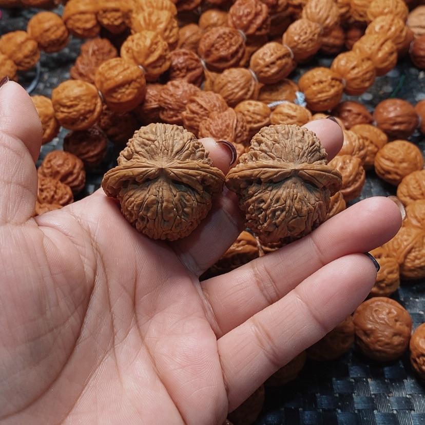 【闪购商品】文玩核桃吊坠白狮子