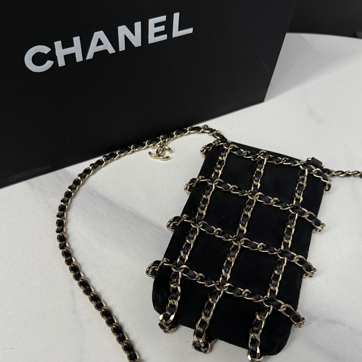 95新 Chanel/香奈儿 网兜麂皮手机包28开10cm/0995121702