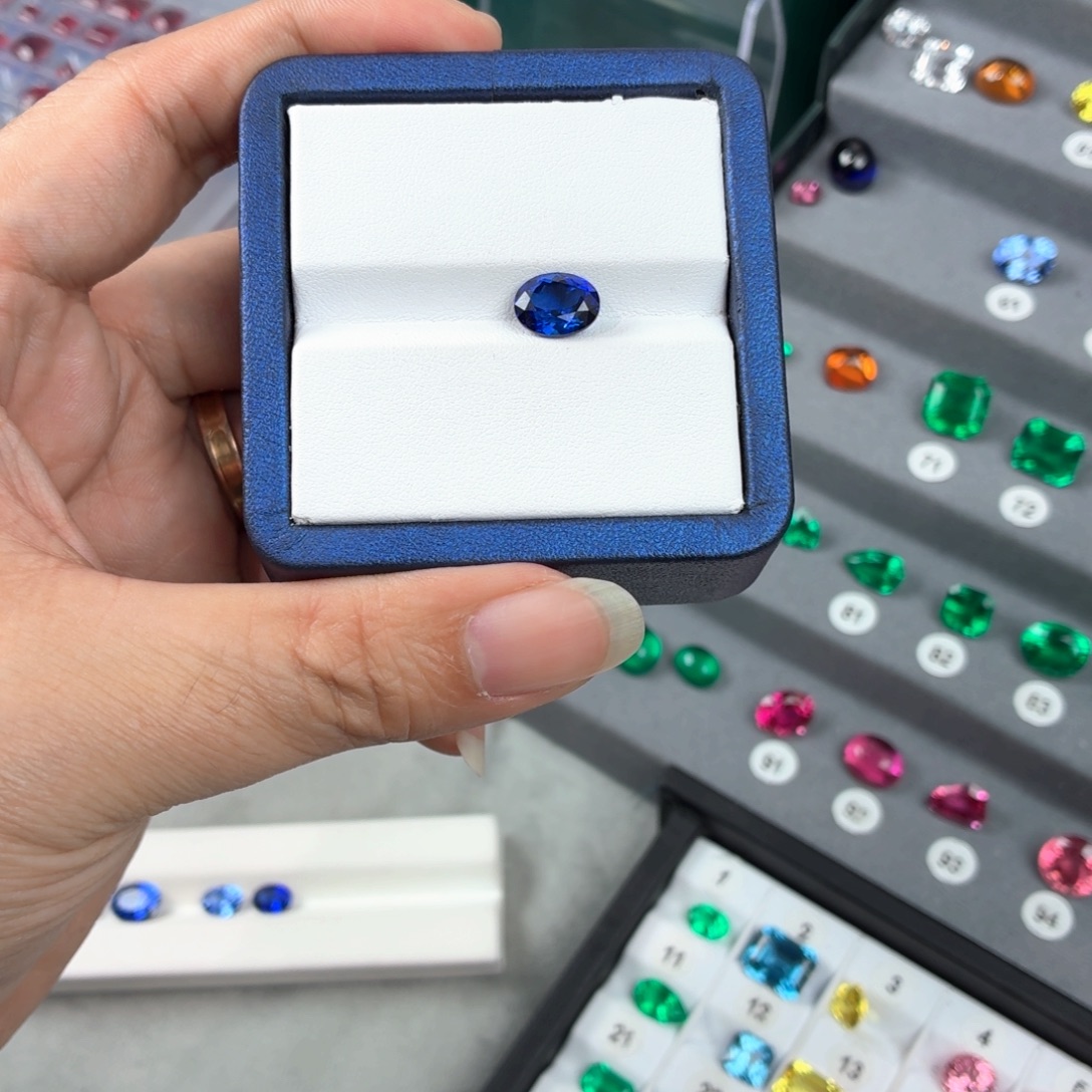 东***坡合成（培育）蓝宝石裸石3.74