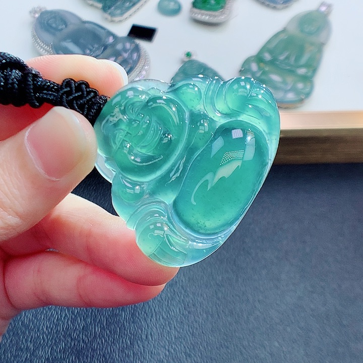 翡翠颈饰未镶嵌翡翠