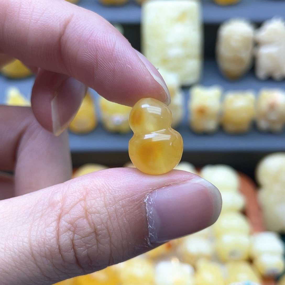 琥珀裸石未镶嵌蜜蜡