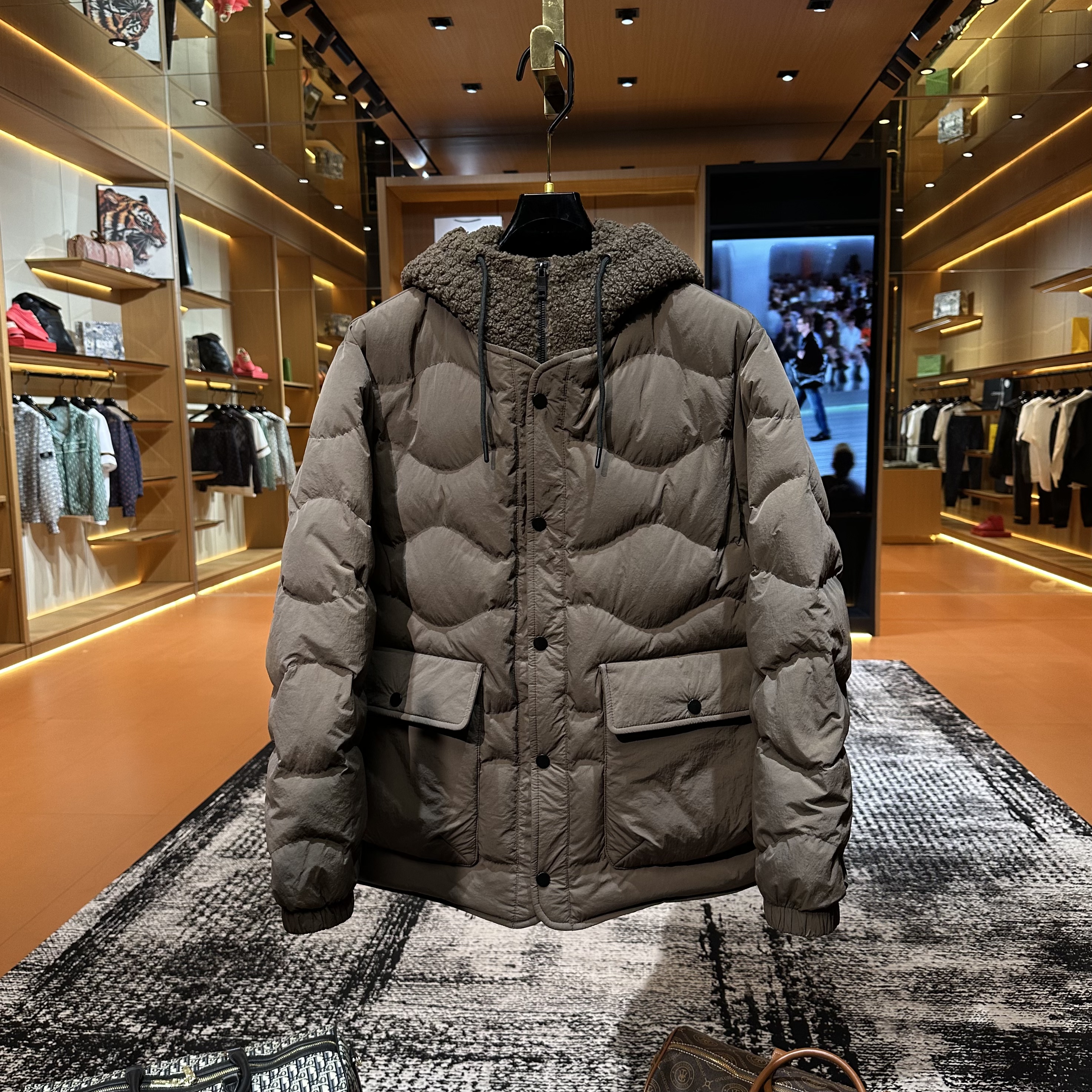 「Y6582」“棕色连帽羽绒服” 男装简约拼接假俩件百搭连帽保暖羽绒服
