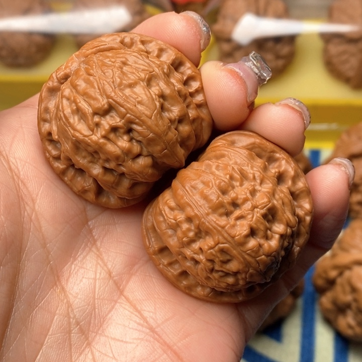 桃核吊坠白狮子38全品