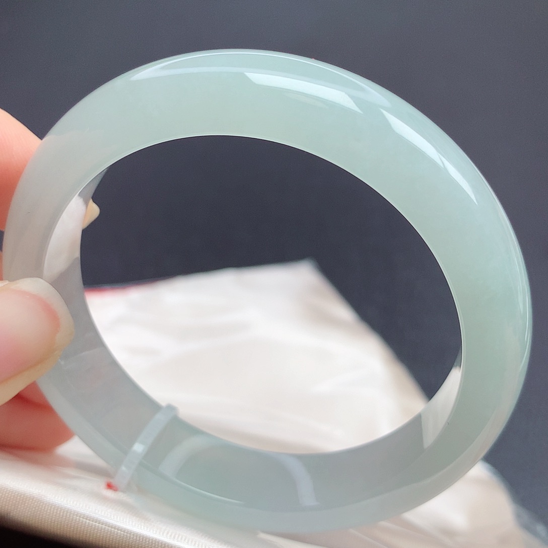 翡翠手镯未镶嵌54圈口