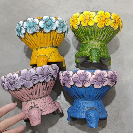 当场拍满15元发货不凑不发，花盆盆口不方不圆有针孔黑点是正常的，