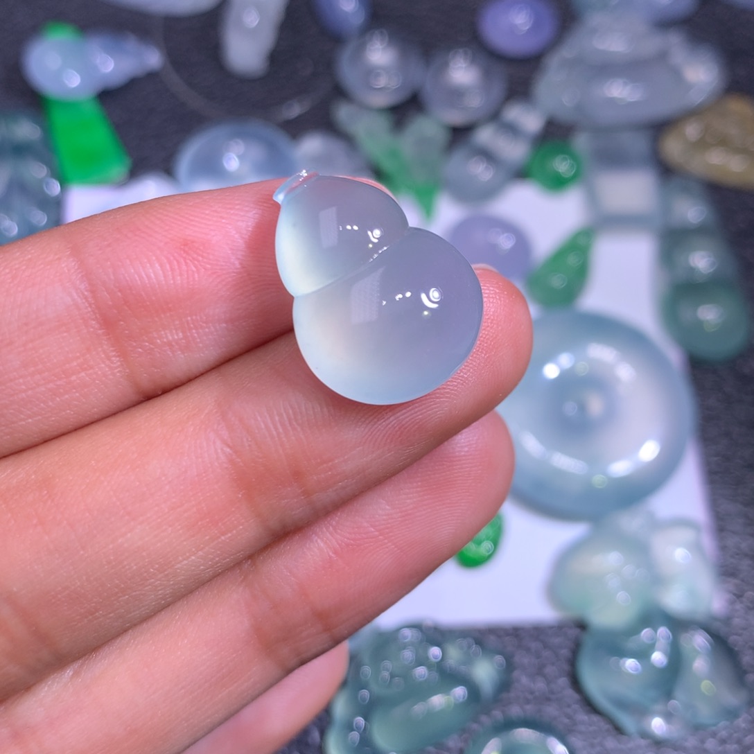 翡翠颈饰未镶嵌翡翠