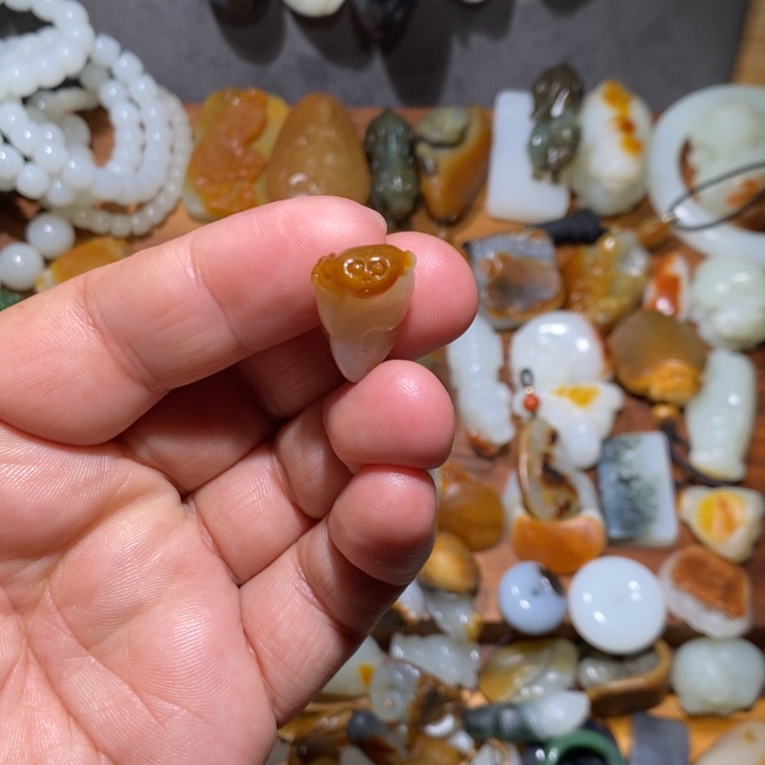 和田玉颈饰未镶嵌执*