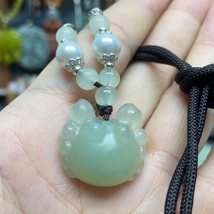 未镶嵌蛇纹石玉颈饰