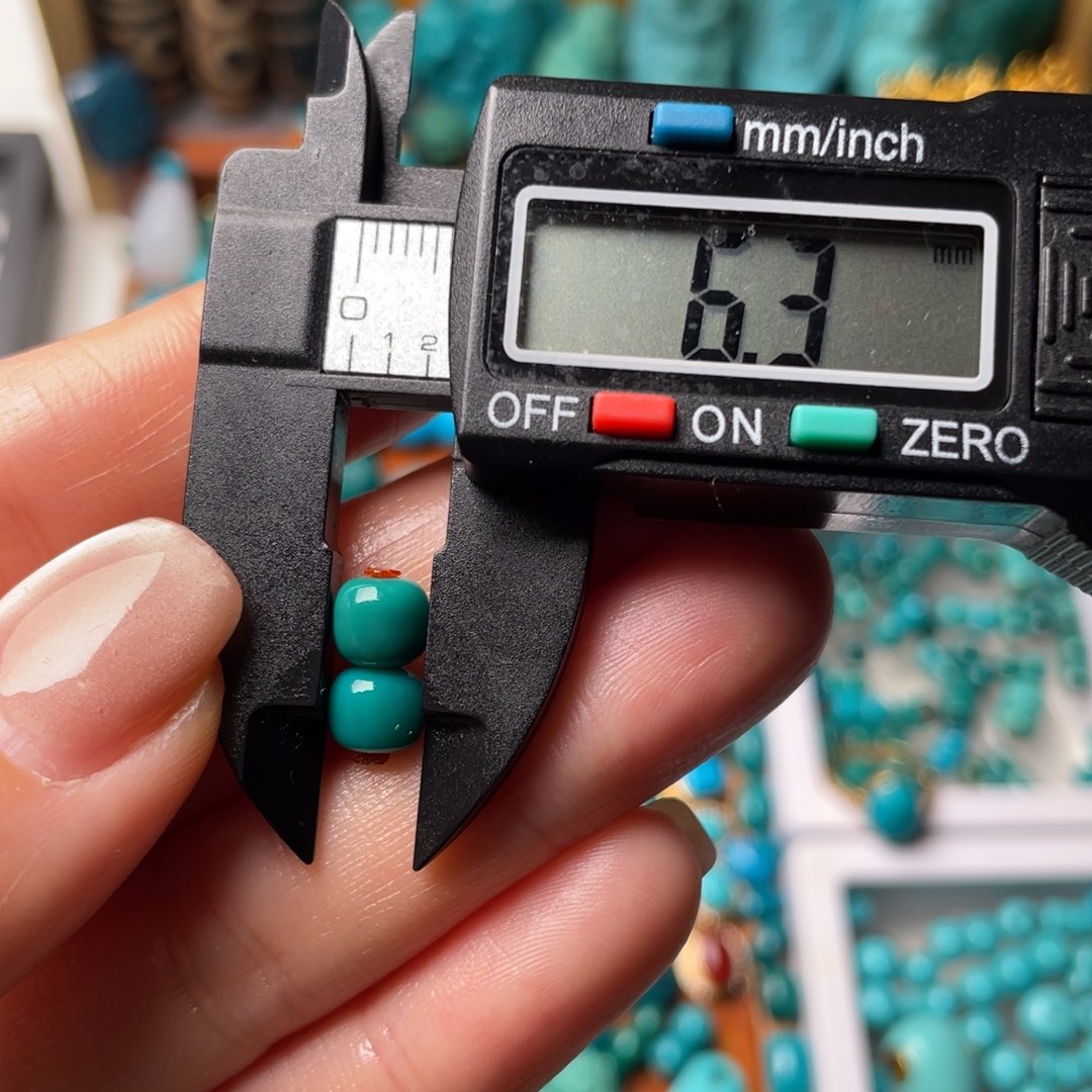 绿松石颈饰未镶嵌