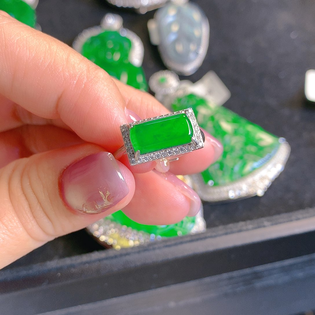 翡翠颈饰银S925镶嵌翡翠