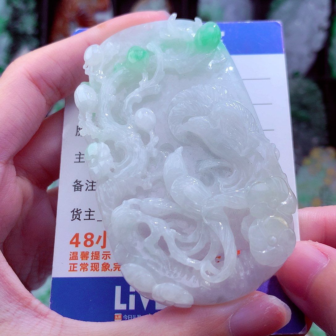 翡翠未镶嵌颈饰挂件