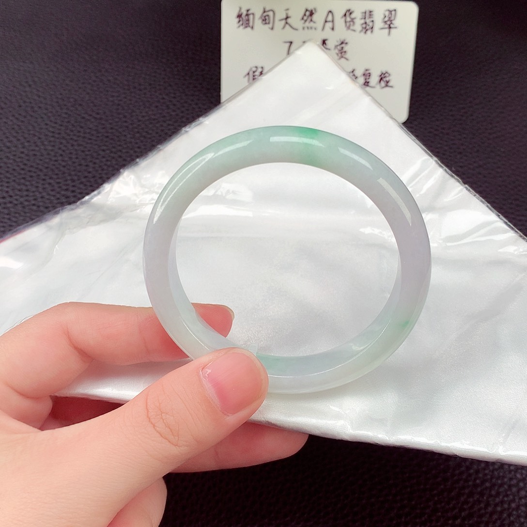 翡翠手镯未镶嵌翡翠