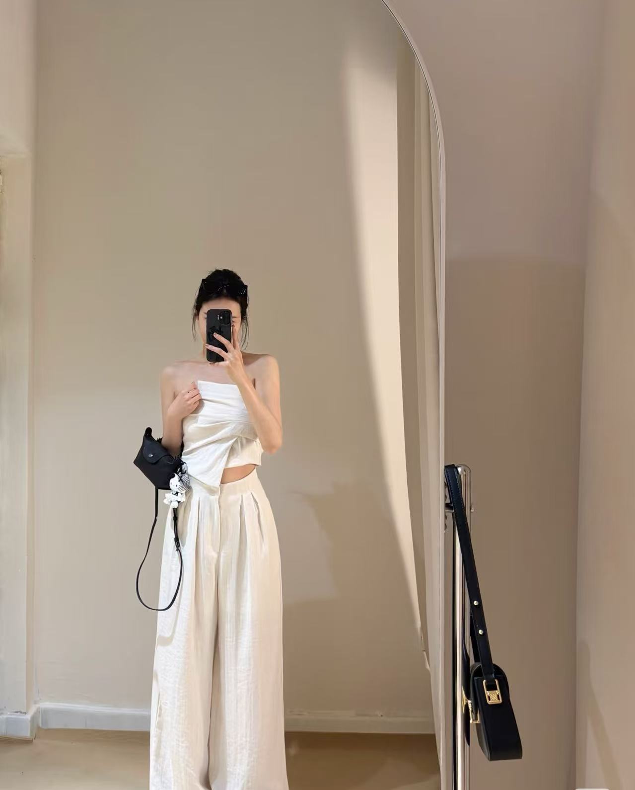 乐美服饰直播间夏季宽松女装