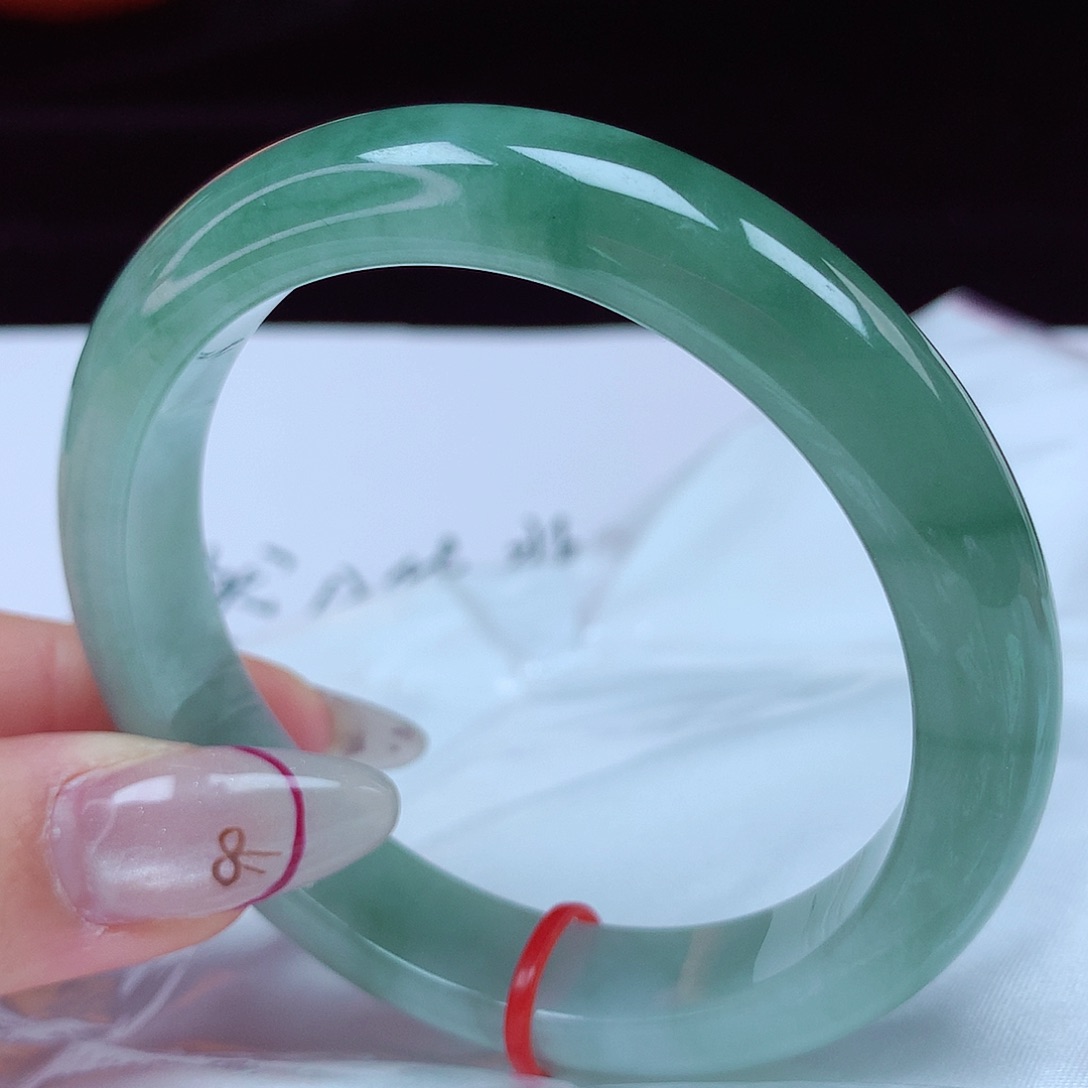 翡翠手镯未镶嵌56圈