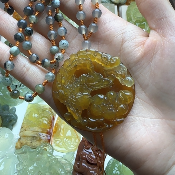 蛇纹石玉颈饰未镶嵌