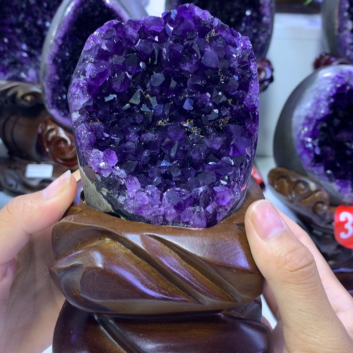 织绣乌拉圭紫水晶摆件