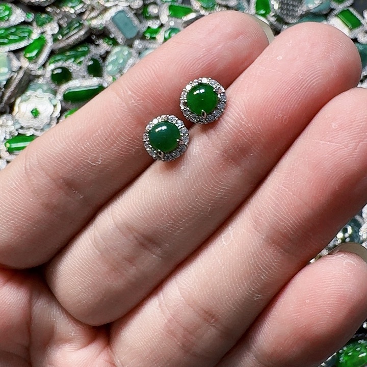 翡翠颈饰未镶嵌天然A货翡翠放漏