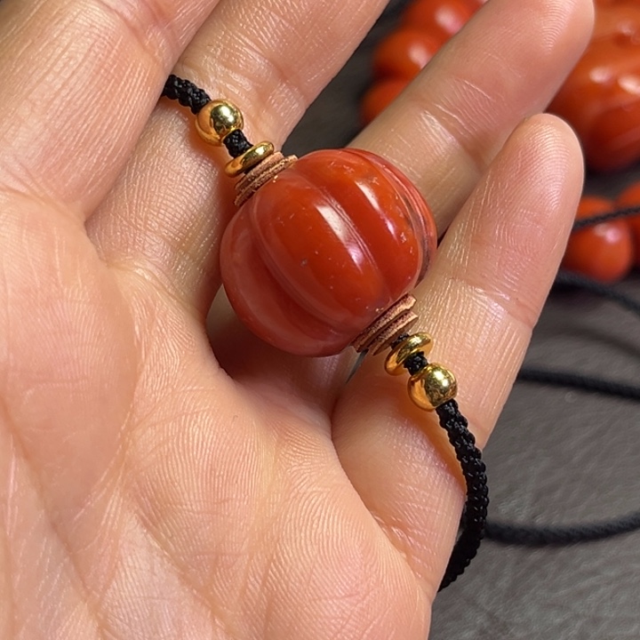 颈饰琉璃以****月琉璃……