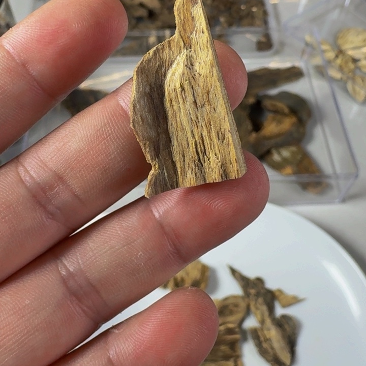 沉香碎屑沉香搏白虎斑棋