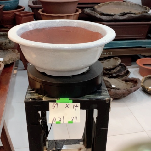 紫砂花盆釉面的圆盆