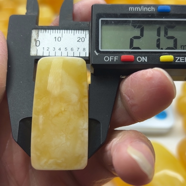 琥珀（矿物珀）未镶嵌裸石