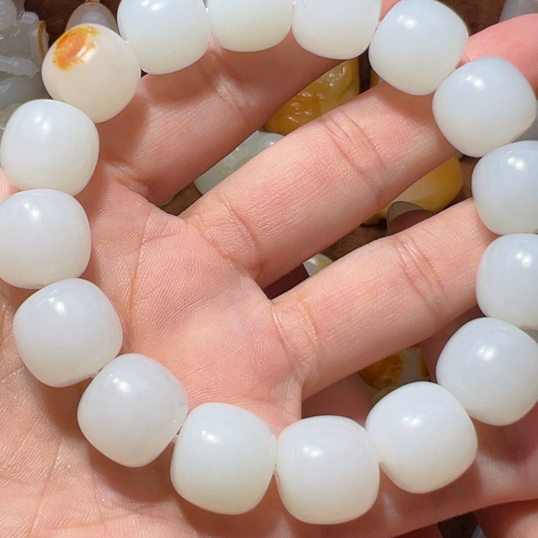 无***事和田玉未镶嵌颈饰