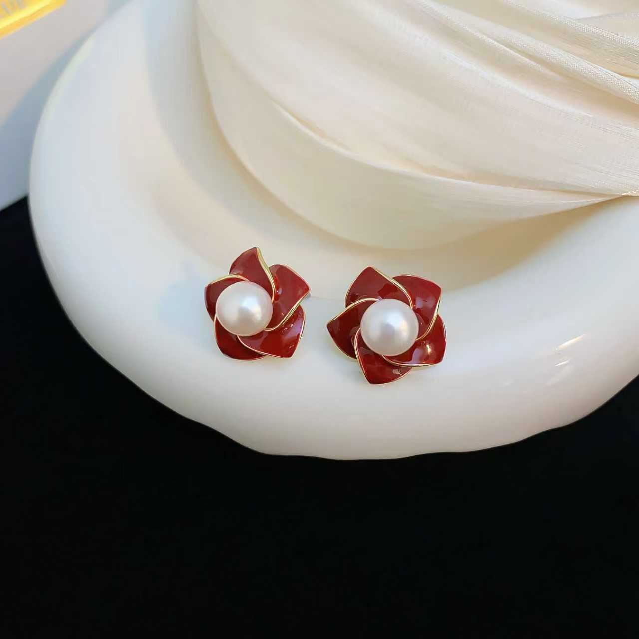 天然淡水无核珍珠法式温柔气质小香风花朵耳钉饰品温柔日常女