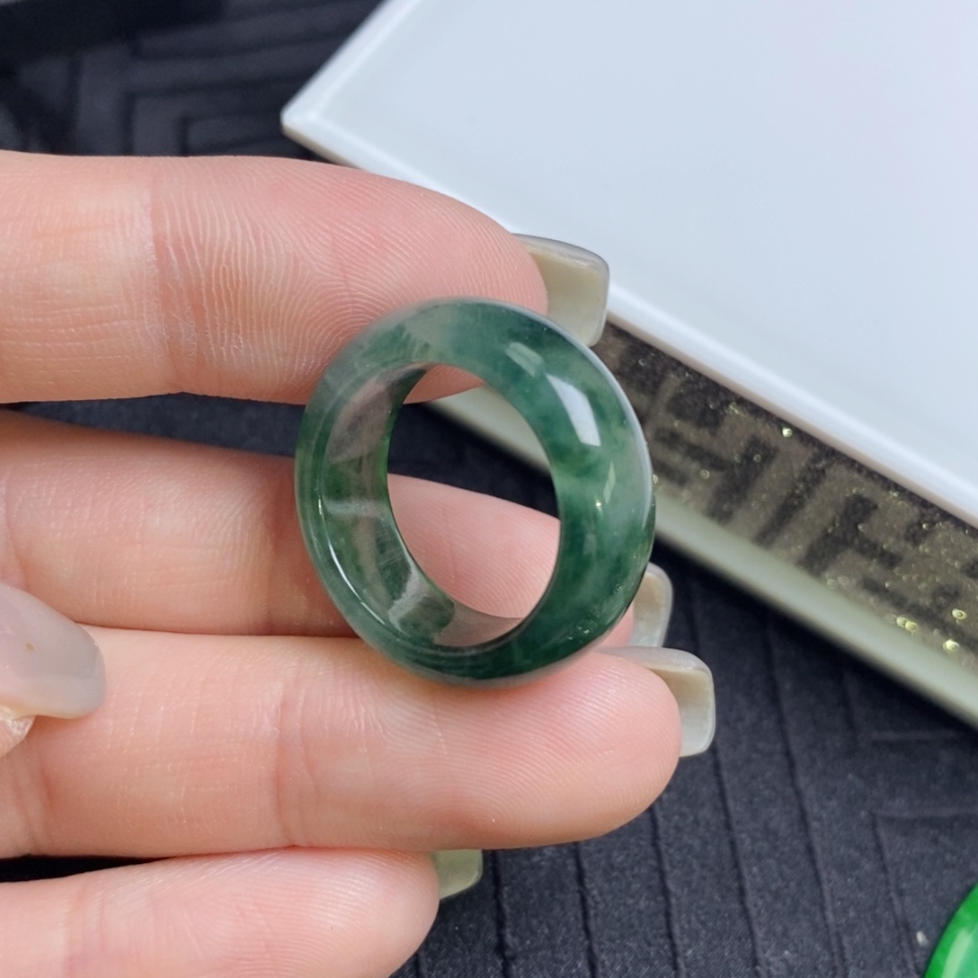 翡翠未镶嵌戒圈飘花