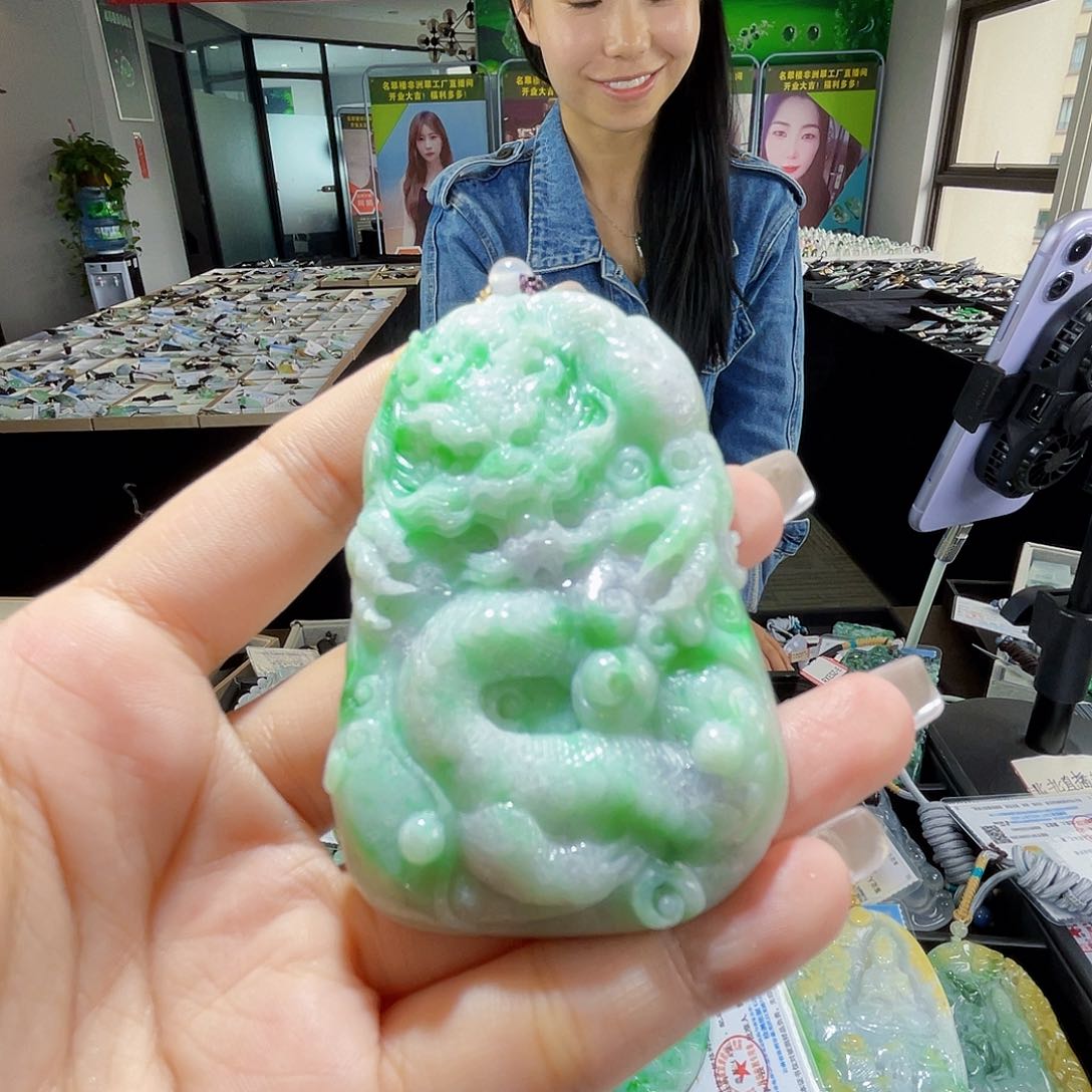 颈饰未镶嵌翡翠一