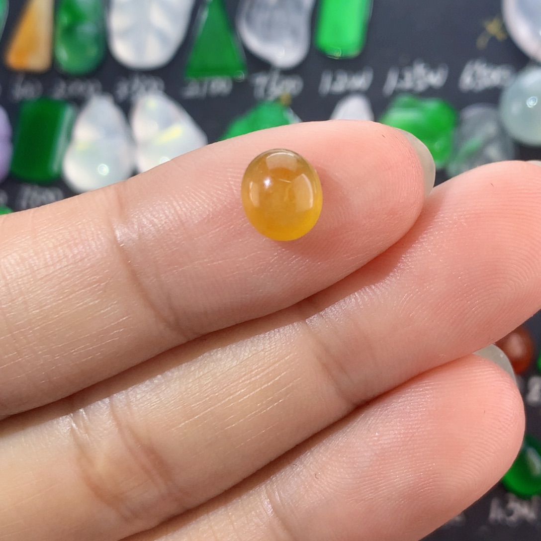 翡翠未镶嵌颈饰冰黄蛋