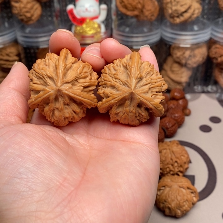 文玩核桃吊坠金****源文山奔