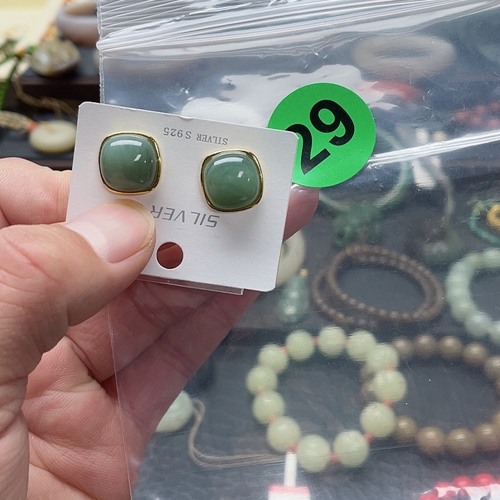 和田玉耳饰银S925镶嵌大****?