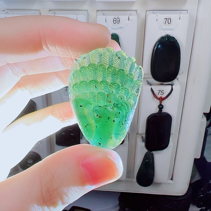 蛇纹石玉颈饰未镶嵌