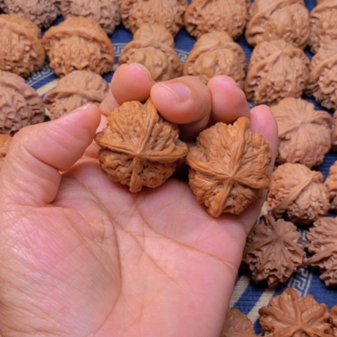 【闪购商品】吊坠文玩核桃张*四棱40