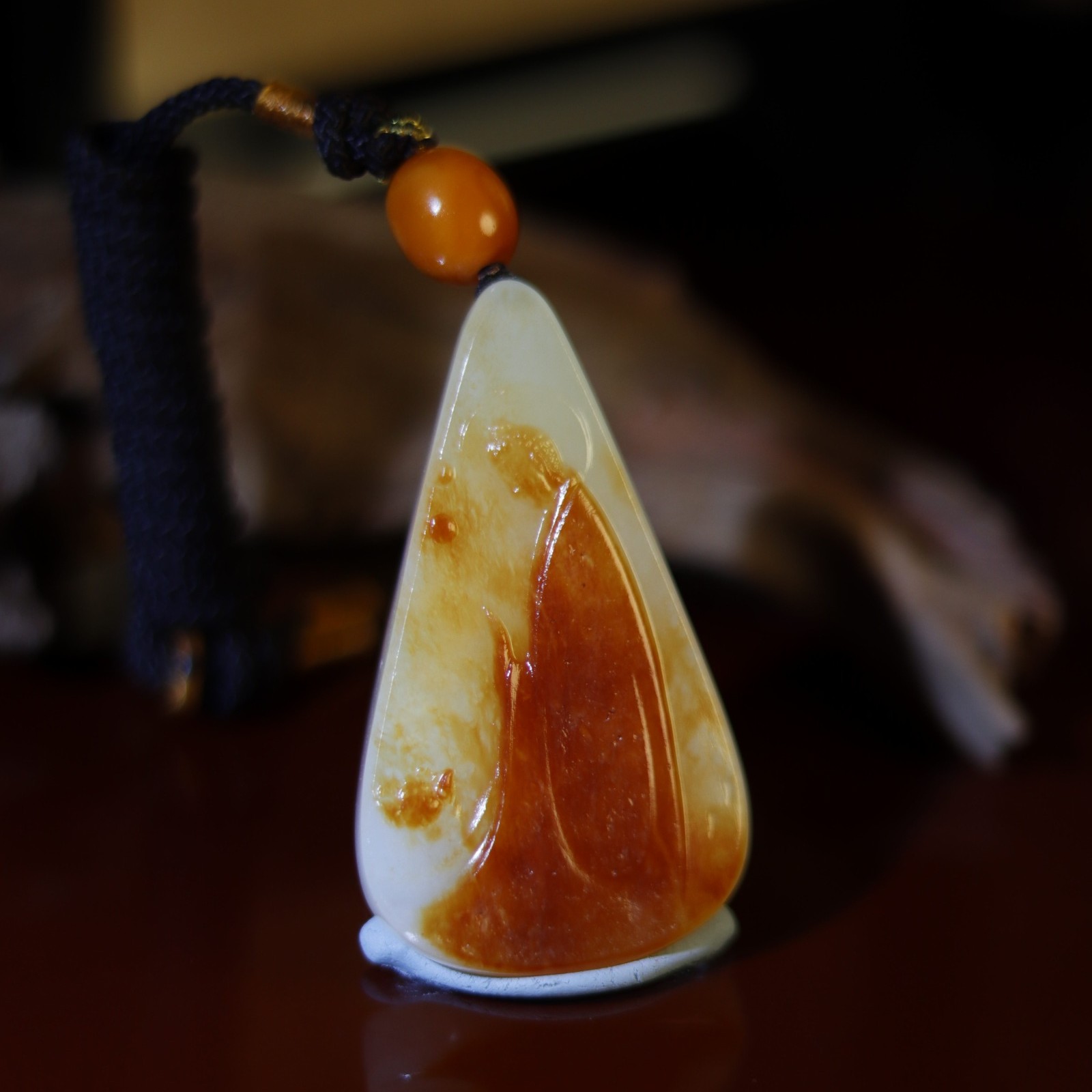 明玉坊品牌工作室原创和田玉作品--红皮悟道