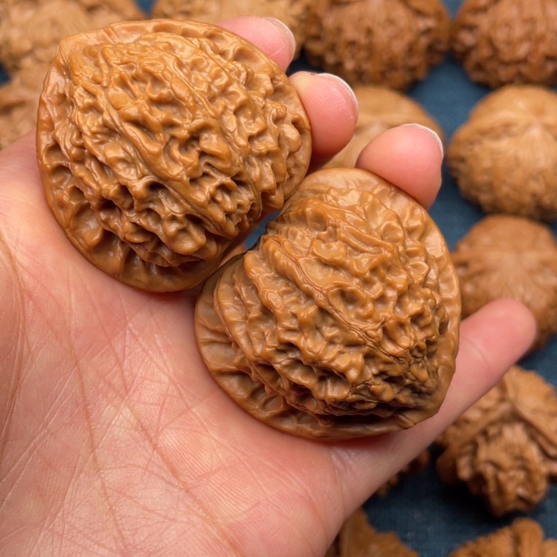 文玩核桃把件41全品金牛