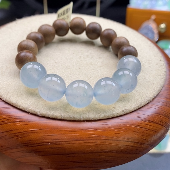 沉香木手串翡翠搭配沉香木手串