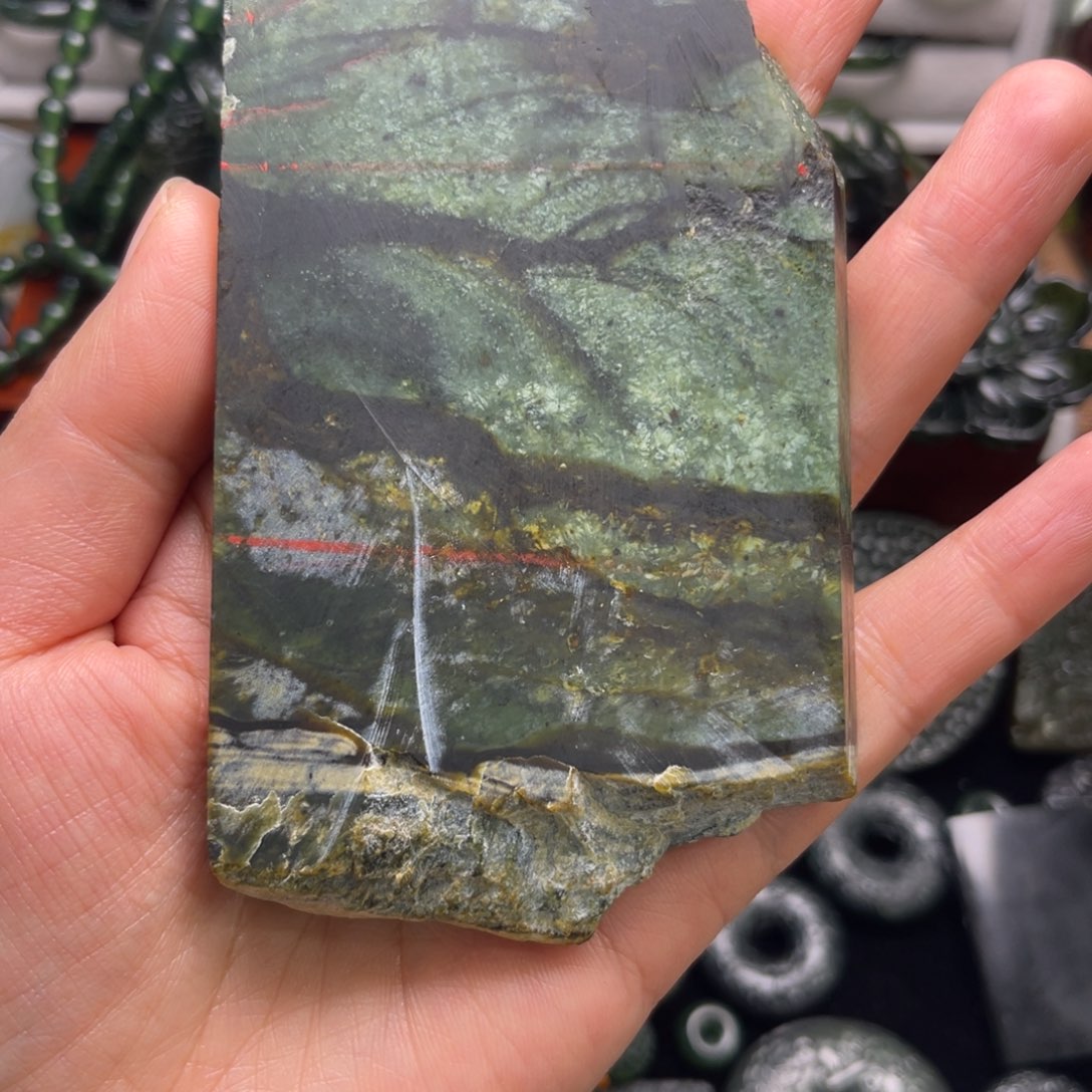 曼****蛇纹石玉未镶嵌颈饰