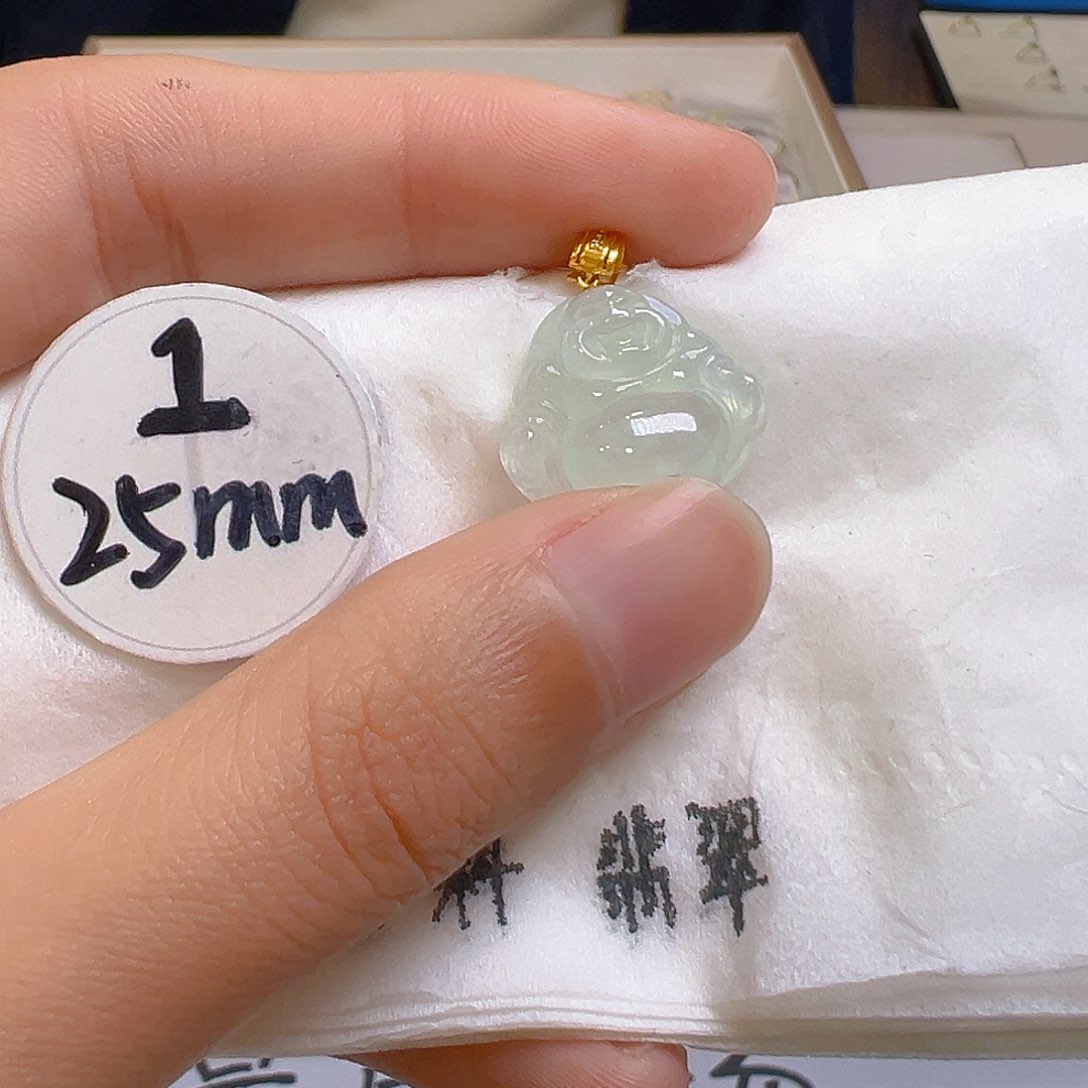 翡翠颈饰18K金镶嵌翡翠