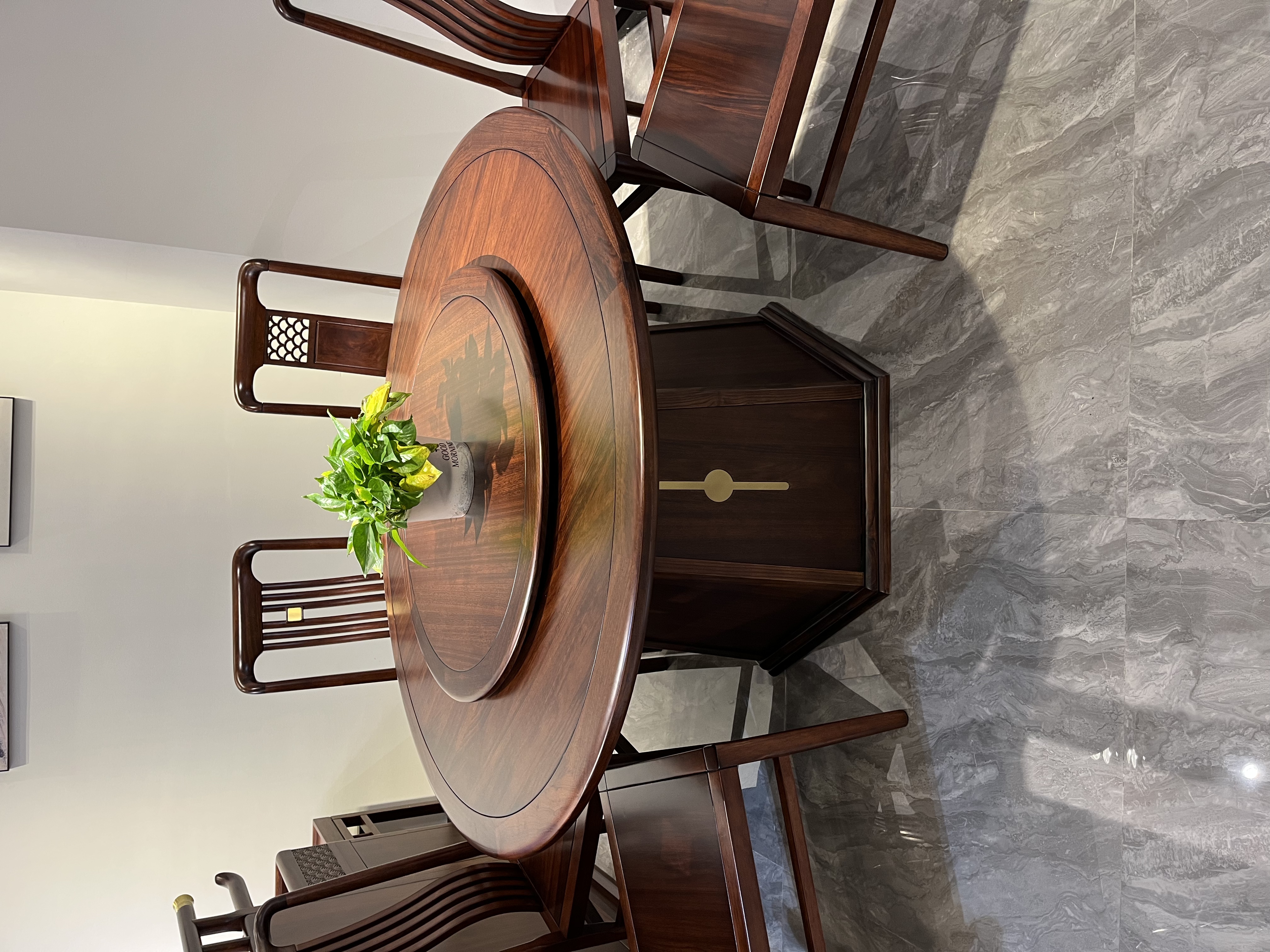 新中式乌金木大圆桌落地封闭家用大圆桌餐厅别墅简约饭桌